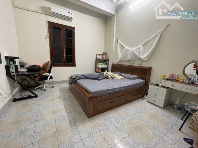 Bán nhà Lạc Long Quân, Cầu Giấy. Sổ A4 110m2, 4 tầng, MT6m4. 30 tỷ thỏa thuận. Ô tô tránh - 4