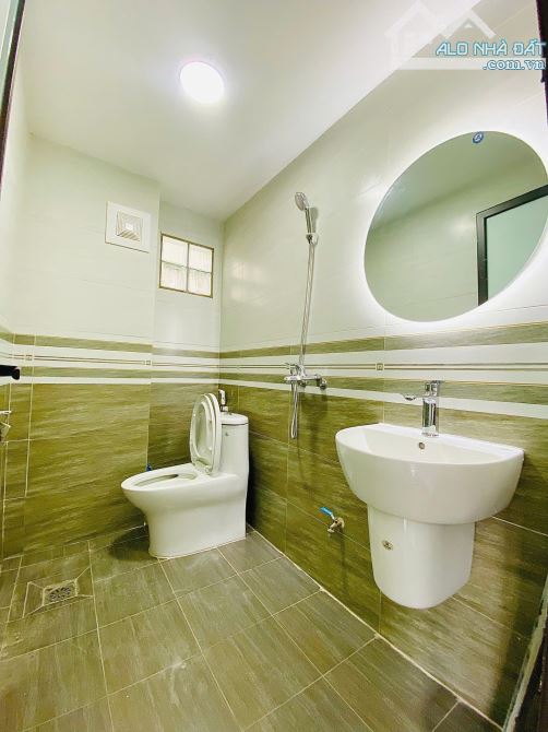 BÁN NHÀ HAI BÀ TRƯNG, DT 50 M x 5 TẦNG, MT 4M, NHỈNH 8 TỶ - 5