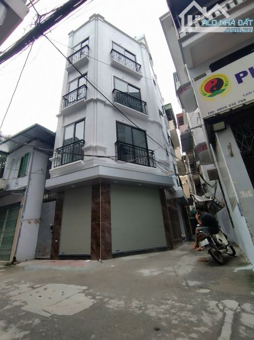Căn Góc - KD Nhỏ - Ô Tô. Nhà 4Tầng 40m. Văn Quán. Giá 9.5 Tỷ. LH: Hoàng Trung