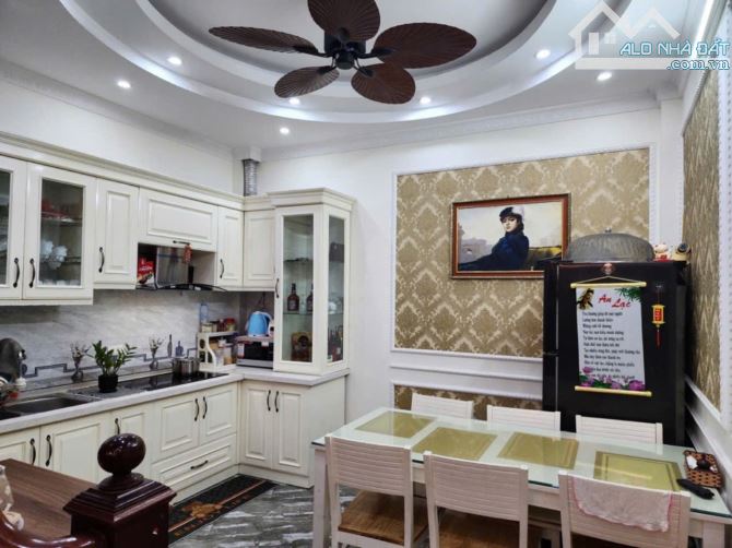 Nhà đẹp 5 tầng Ngô Gia Tư-Việt Hưng-Long Biên. 58m2, Gara ô tô, Kinh doanh, Giá nhỉnh 9 tỷ