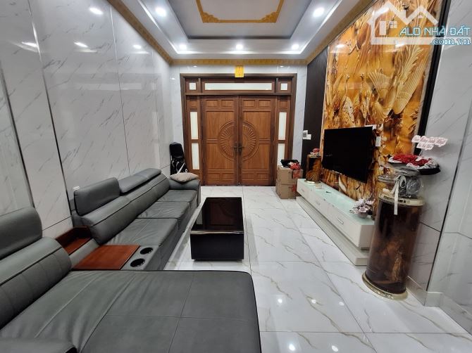 NHÀ DÂN CHỦ - KHU VIP BÌNH THỌ - hẻm 8m - 72m2 5 Tầng mới keng