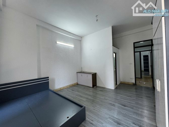 Cho Thuê CCMN Ngõ 426 Đường Láng Đống Đa 30m2 Studio Ban Công Full Nội Thất Thang Bộ