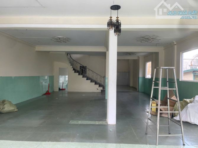 CHO THUÊ MẶT BẰNG 200M2 VỊ TRÍ ĐẮC ĐỊA, BUÔN BÁN SẦM UẤT