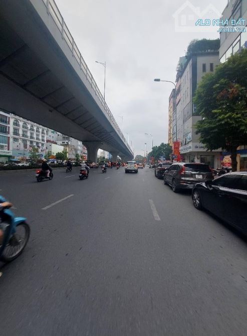 Bán Nhà MP Trường Chinh 33m2 MT 4,5m Lô góc giá 15 tỷ