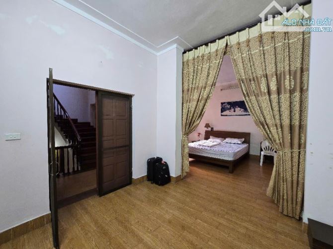 Nhà 4 tầng Ngô Gia Tự, Việt Hưng, Long Biên. DT 65m², MT 4.1m, Ô tô vào nhà, Giá  8.6 tỷ