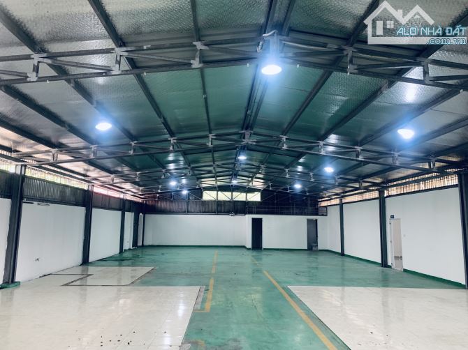 Cho thuê 800-1200m2 song phương giá rẻ, nền sơn epoxy