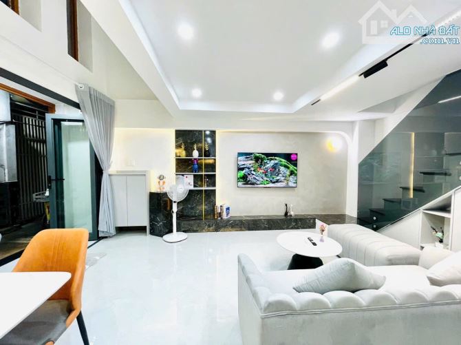 🏠 SIÊU PHẨM 4 TẦNG LẦU Đường Trường Sa, P.17, 32m2, 5.95 Tỷ bớt lộc