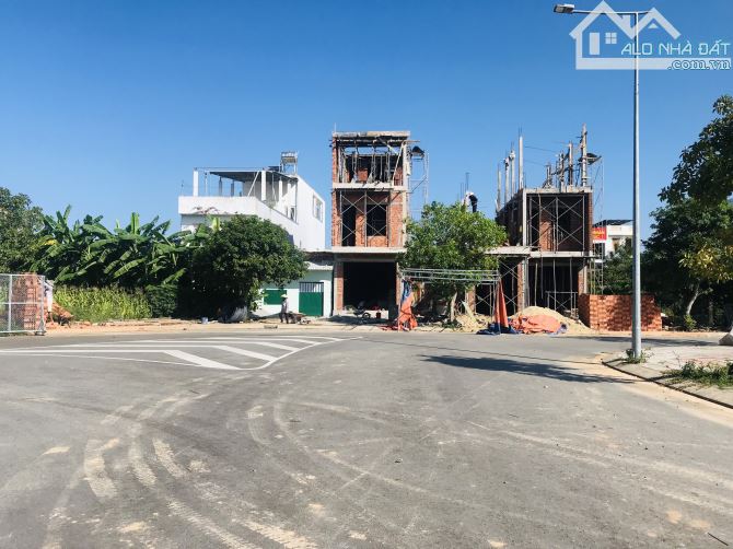 Cần bán gấp lô An Điền Phát thị trấn La Hà, kề khu Quảng Trường, hướng Đông chỉ 1 ty 2xx