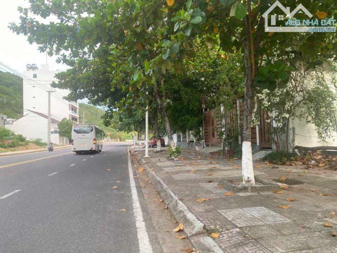 Bán 607m, ngang 22 m Đất hiếm đường Phạm Văn Đồng rộng 26m gần bến Du Thuyền,giáchỉ 75tr/m