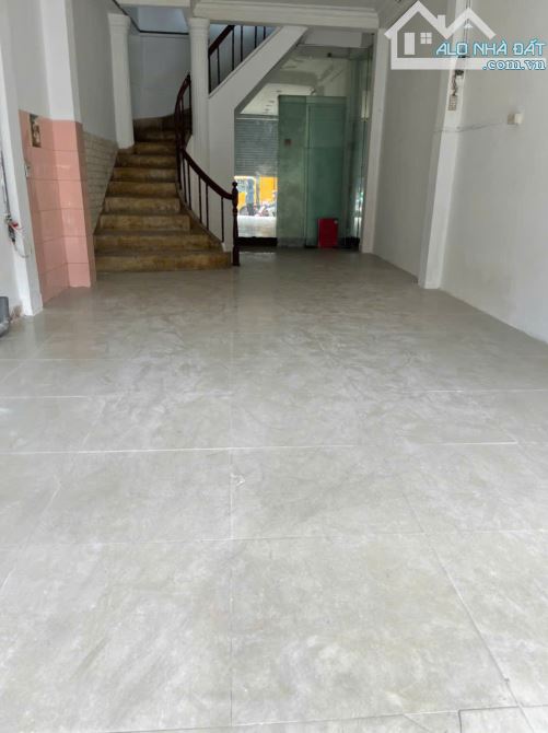 Nhà cho thuê mặt tiền đường Phạm vấn 4,2x20m 3L vị trí ngay chợ sầm uất