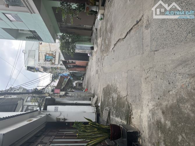Khu VIP K300 - Đường 8m vi vu. Nhà đẹp 5 Tầng. DT: 4.05x18m vuông vức. Dòng tiền 30tr/th