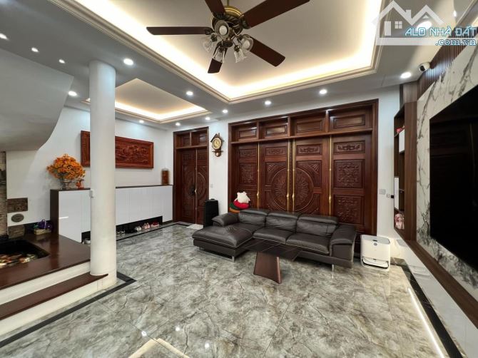 BÁN, Biệt Thự Phố NGUYỄN KHÁNH TOÀN 125m2 4 tầng Mặt Tiền 6m Trung Tâm Quận Cầu Giấy