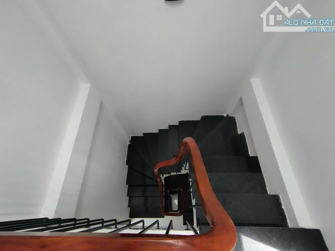 Căn Góc - KD Nhỏ - Ô Tô. Nhà 4Tầng 40m. Văn Quán. Giá 9.5 Tỷ. LH: Hoàng Trung - 1