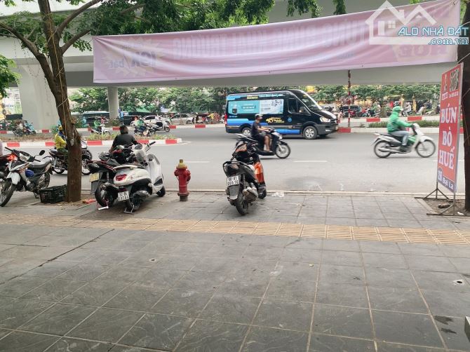 Bán Nhà MP Trường Chinh 33m2 MT 4,5m Lô góc giá 15 tỷ - 1