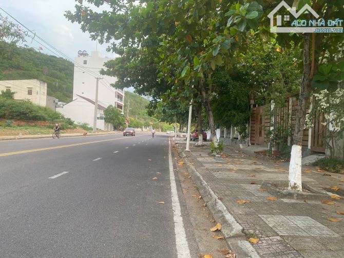 Bán 607m, ngang 22 m Đất hiếm đường Phạm Văn Đồng rộng 26m gần bến Du Thuyền,giáchỉ 75tr/m - 1