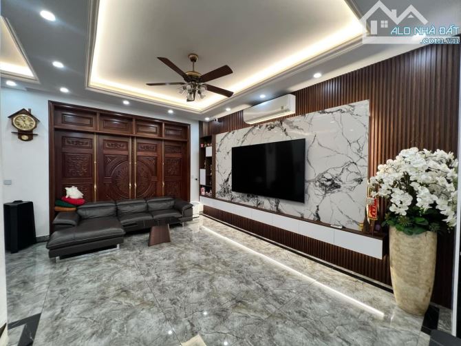 BÁN, Biệt Thự Phố NGUYỄN KHÁNH TOÀN 125m2 4 tầng Mặt Tiền 6m Trung Tâm Quận Cầu Giấy - 1