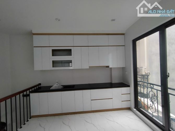 Căn Góc - KD Nhỏ - Ô Tô. Nhà 4Tầng 40m. Văn Quán. Giá 9.5 Tỷ. LH: Hoàng Trung - 2