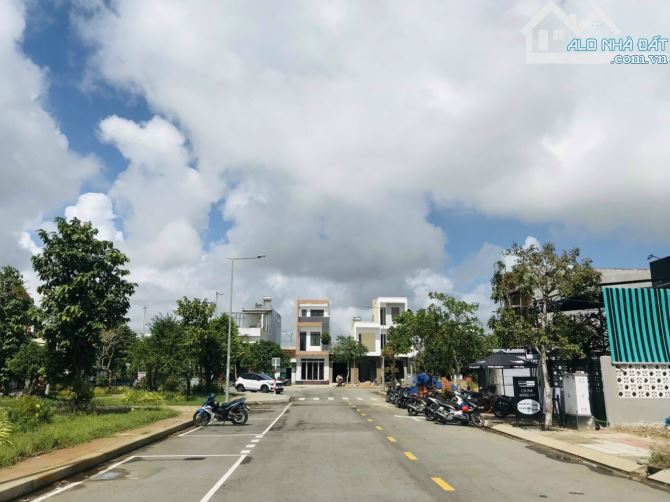 Cần bán gấp lô An Điền Phát thị trấn La Hà, kề khu Quảng Trường, hướng Đông chỉ 1 ty 2xx - 1