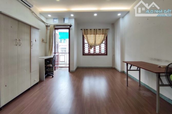 Khu VIP K300 - Đường 8m vi vu. Nhà đẹp 5 Tầng. DT: 4.05x18m vuông vức. Dòng tiền 30tr/th - 2