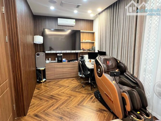 BÁN, Biệt Thự Phố NGUYỄN KHÁNH TOÀN 125m2 4 tầng Mặt Tiền 6m Trung Tâm Quận Cầu Giấy - 2