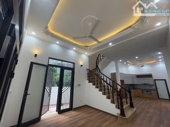 Bán nhà lô góc Hoàng Văn Thái, 48m², 5 tầng, thiết kế đẹp, giá siêu tốt chỉ 7,9 tỷ - 3