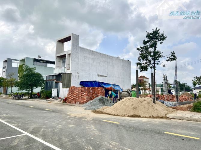 Cần bán gấp lô An Điền Phát thị trấn La Hà, kề khu Quảng Trường, hướng Đông chỉ 1 ty 2xx - 2