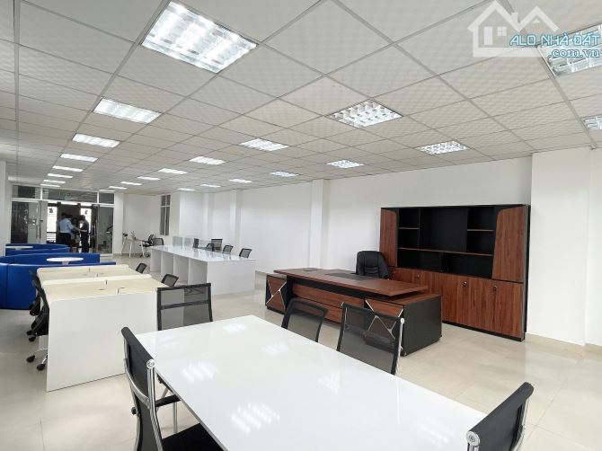 Cho thuê văn phòng sàn 85m2, 150m2 view kính siêu hot khu vực Quận 3 - 4