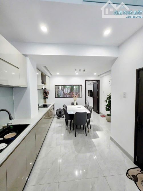 SIÊU PHẨM NHÀ 3 TẦNG Q CẨM LỆ- DTSD 200M2 - TK HIỆN ĐẠI-  Ô TÔ TRƯỚC NHÀ- CHỈ 3.X TỶ - 4