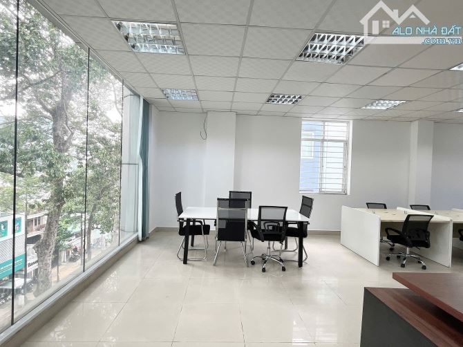Cho thuê văn phòng sàn 85m2, 150m2 view kính siêu hot khu vực Quận 3 - 7