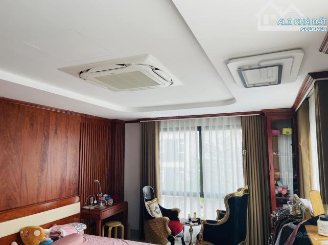 Rất đẹp! Mặt phố Tôn Đức Thắng, 35m2*4T*Mt 3.02m, Lô góc, vỉa hè, kinh doanh, thang máy