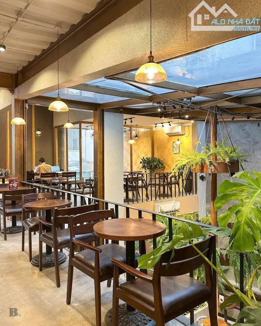 Mặt phố Nguyễn Văn Lộc - Biệt Thự sân vườn, 150m2 đất, mặt tiền 10m, thuê thẳng