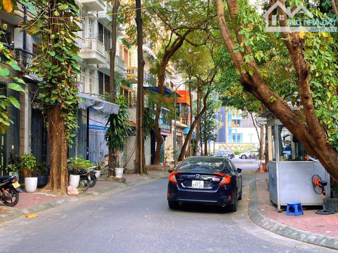 MẶT PHỐ QUẬN CẦU GIẤY PHÂN LÔ - KINH DOANH - VỈA HÈ - Ô TÔ TRÁNH - THANG MÁY.