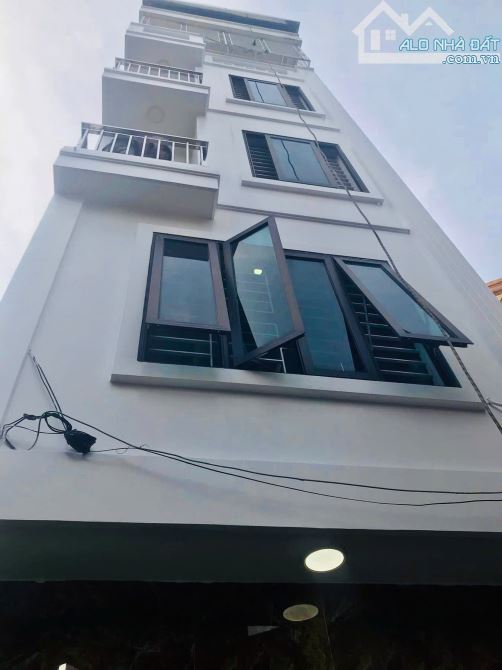 Nhà Xuân La, 53m2, 5 tầng rộng, giá hơn 9 đồng