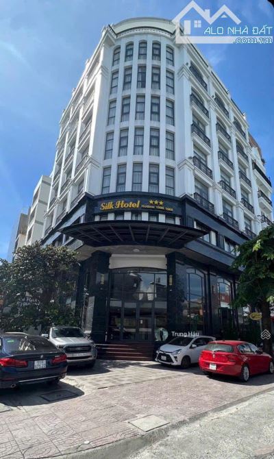 Bán hotel 2MT Bạch Đằng Phường 2 Q. Tân Bình - DT 20 x 23m - Hầm - 8 tầng - HĐT 700 triệu/