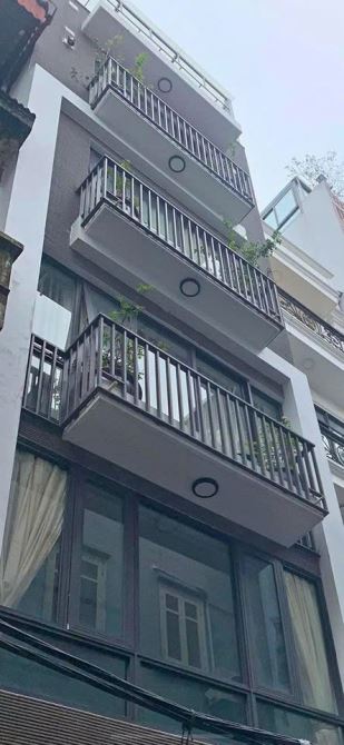 Bán nhà Đê La Thành - 40m2 - giá chào 5.86 tỷ - 5 tầng - 4m mặt tiền - ngõ thông