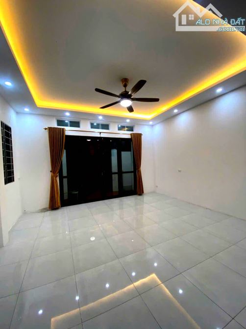 BÁN NHÀ  ĐẸP GIÁ RẺ NGỌC THUỴ  50M2 4TẦNG 6.8 TỶ