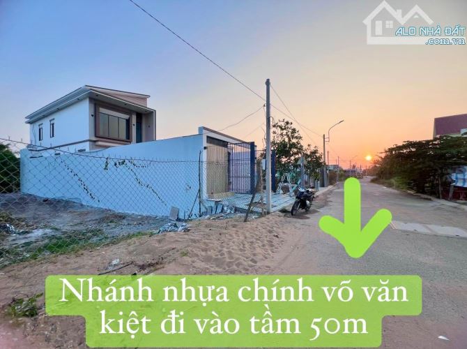 Đất nhánh nhựa p7 đoạn sát bên Võ Văn Kiệt thích hợp làm nhà nghĩ