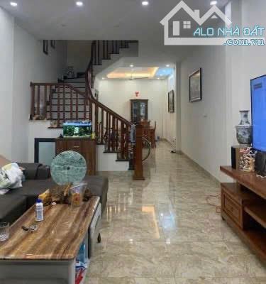 BÁN NHÀ TRUNG TÂM QUẬN 7- LÂM VĂN BỀN - DT: 40 M2- SHR-  HẺM THÔNG TỨ TUNG- GIÁ RẺ