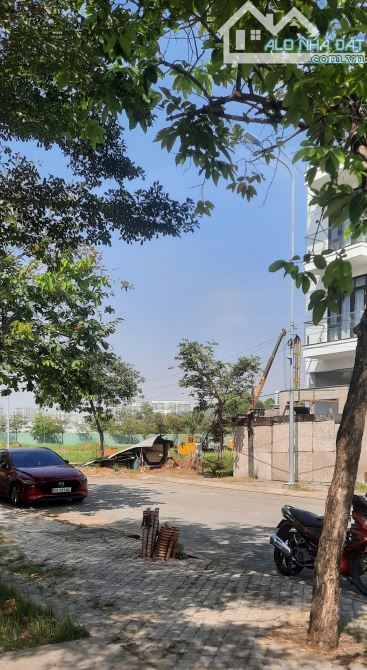 Đất đường Hoàng Quốc Việt, 5x18.5=92.5m2 giá 5.7 tỷ, vị trí đẹp - 1