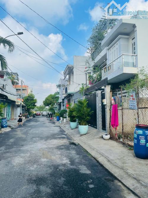 Nhà mặt tiền 2 Tầng - Đường 8m - Gần Phạm Văn Đồng - 104m2 ngang 5m - Gía chỉ 8 tỷ hơn - 1