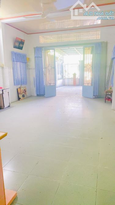 Bán nhà 343 m2 mặt tiền đường Hàng Xoài có sân rộng - 1