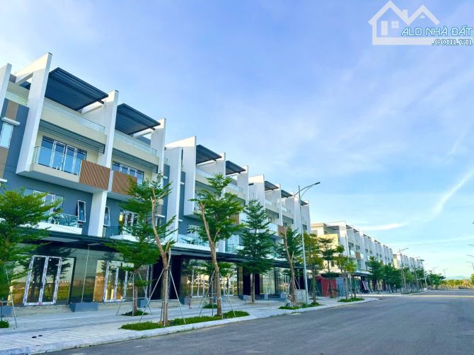 SHOPHOUSE  NGAY MẶT TIỀN HOÀNG QUỐC VIỆT - 2