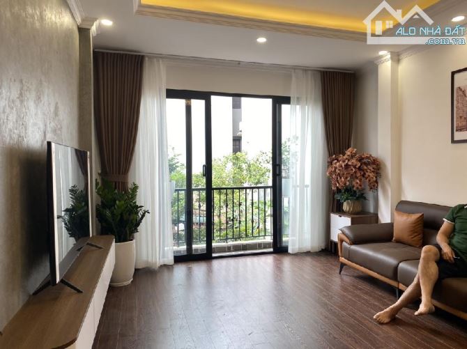 Bán Nhà Đẹp Phố Trạm - Long Biên - 55m2 - 5 Tầng - MT 5m - Ngõ Thông Ô tô - 2