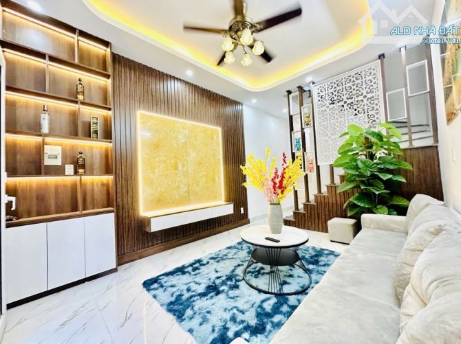 BÁN NHÀ KIM GIANG; 5 TẦNG; Sổ đỏ; DT 40 M2; GIÁ 5 TỶ - 2