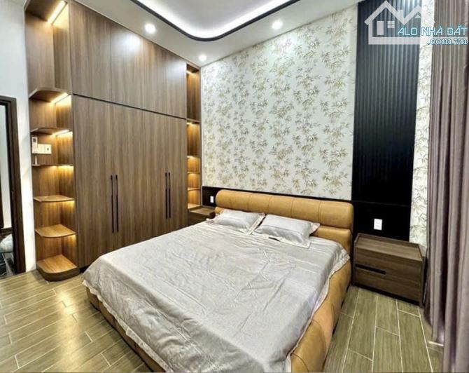 Bán nhà Nguyễn Đình Hoàn, Cầu Giấy - 40m2 - 7 tỷ - 5 tầng - ngõ thông - gần phố - 2