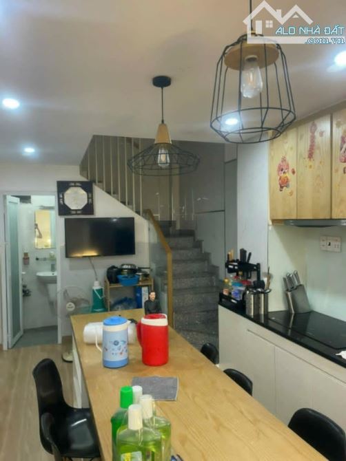 HXH đường Đồng Đen, Tân Bình, 30m2, 5 Tầng, 3,2m x 9,5m, chỉ 6 tỷ 7 - 3