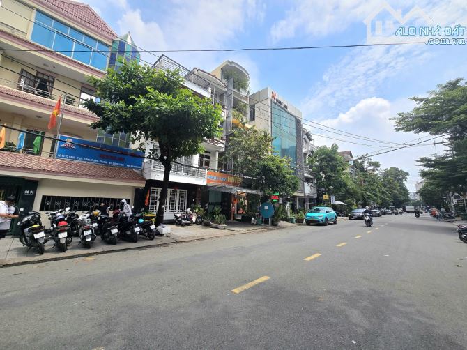 Bán Gấp Căn Góc 2 MT 92-94 Võ Oanh, Bình Thạnh.DT: 8,6 x 21m. 4 Tầng. Có HĐ Thuê 100 Triệu - 3