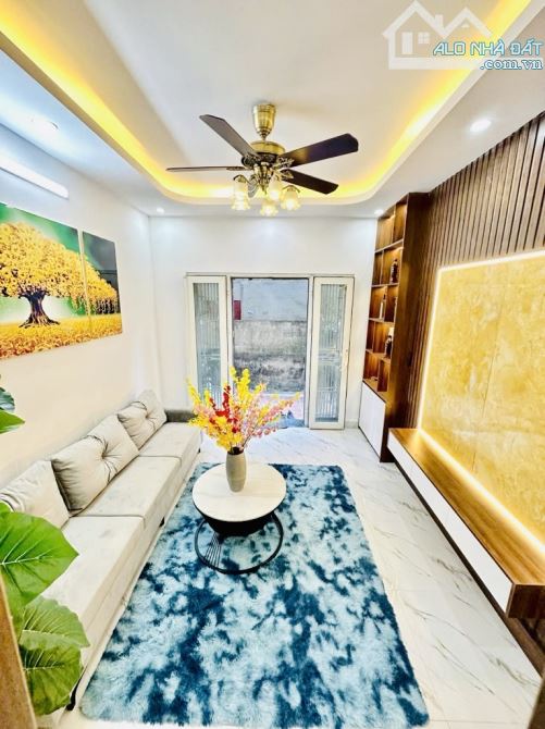 BÁN NHÀ KIM GIANG; 5 TẦNG; Sổ đỏ; DT 40 M2; GIÁ 5 TỶ - 3