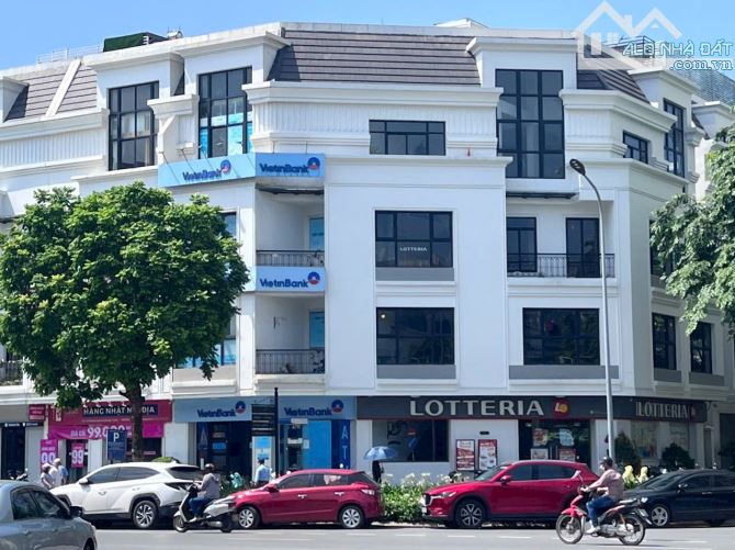 Bán gấp SHOPHOUSE CHÂN ĐẾ 2 tầng Vin Gardenia, view bể bơi sôi động giá tốt nhất thịtrường - 4