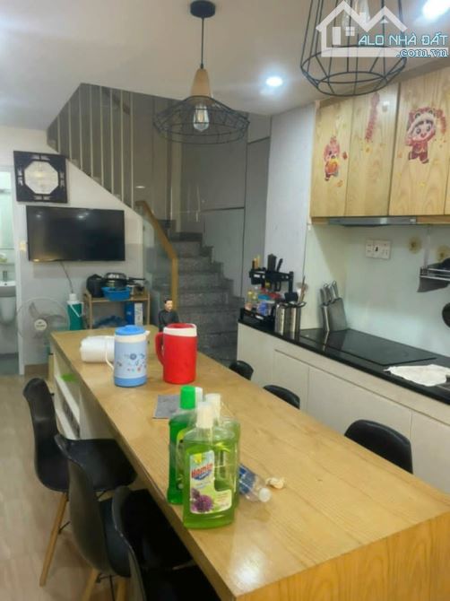 HXH đường Đồng Đen, Tân Bình, 30m2, 5 Tầng, 3,2m x 9,5m, chỉ 6 tỷ 7 - 6